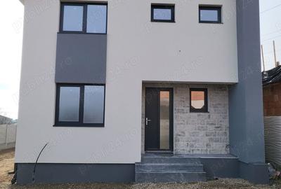 Vand 2 case , invecinate , semifinisate , la intrare in Valea Popii - 1