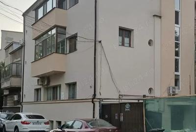 Ultracentral, vand doua imobile pe aceeasi strada