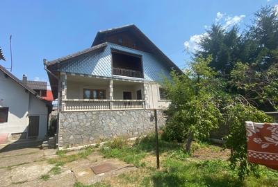 Casă individuală cu 6 camere cu Teren 412 Mp în Moroeni - 1