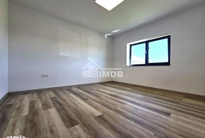 Spațiu comercial, de 280 mp, în Valea - 4