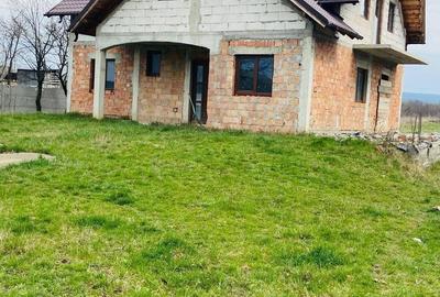 Casă cu 4 camere în Central - 2