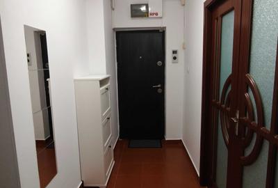 Apartament cu 3 camere decomandat în Drumul Taberei