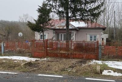 Casă cu 2 camere cu Teren 1000 Mp în Central - 1