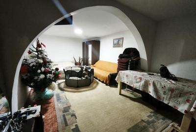 Casa de vanzare, cu 3 camere, 80 mp, 900 mp teren, Siret - 9