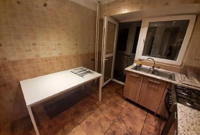 Apartament cu 3 camere semidecomandat în 1 Mai - 2