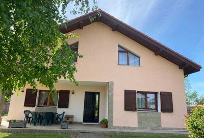 Casă cu 6 camere în Săcălaz