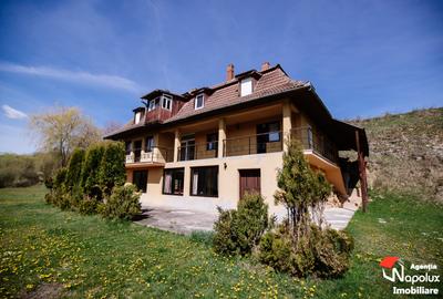 Casă individuală cu 9 camere cu Teren 8223 Mp în Mărgău - 2