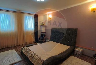 Casă cu piscină de vânzare în zona Piața Centrală Galați - 16