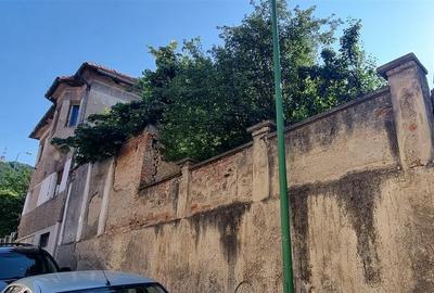 Apartament de doua camere  la casa , cu gradina zona centrul Istoric