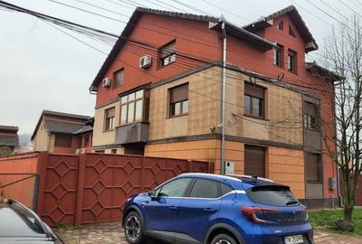 Imobil cu 3 case:C1 -3 nivele;C2-2nivele;C4-1 nivel;C3;C5;Piscina;Foisor - 1