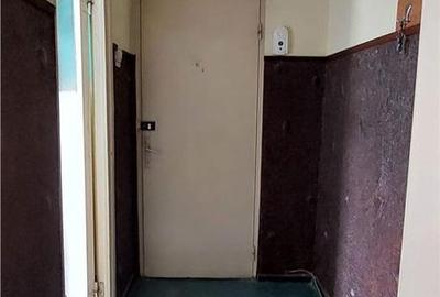 Apartament cu 4 camere semidecomandat în Baza 3 - 1