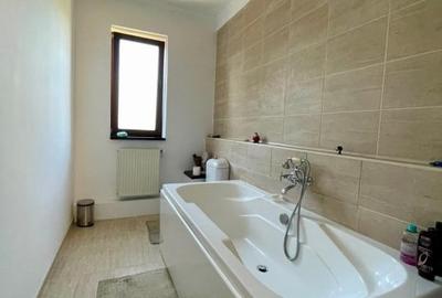 Vilă Spațioasă cu Potențial Multiplu - Zona Exclusivistă - Negociabil - 9