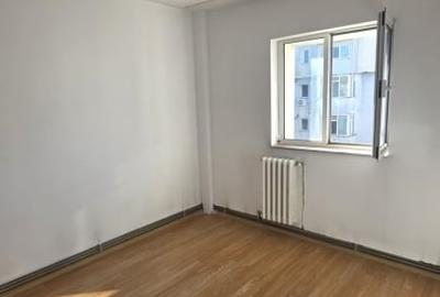 Apartament cu 2 camere semidecomandat în Baza 3 - 7