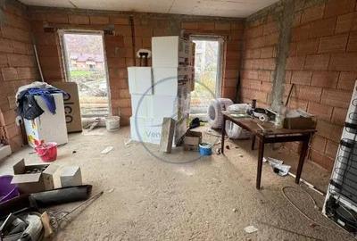 Casă cu 4 camere cu Teren 350 Mp în Central - 1