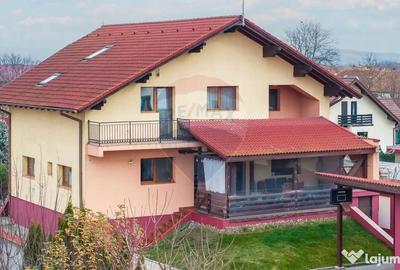 Casă cu 5 camere cu Garaj în Stupini - 1