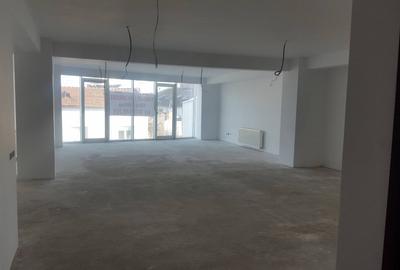 Apartament cu 4 camere în Central - 2