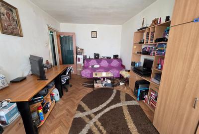 Apartament cu 3 camere decomandat în 1 Decembrie 1918
