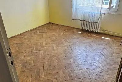 Vand apartament 4 cam cf 1 etajul 1 zona Micro 4 Vand apartament 4 cam cf 1 etajul 1 zona Micro 4 - 9