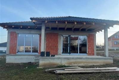 RECO Casa plan parter cu 3 dormitoare-la rosu- Paleu - 4