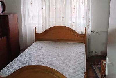 Vand apartament 3 camere zona Stomatologie, etaj 1 - 9