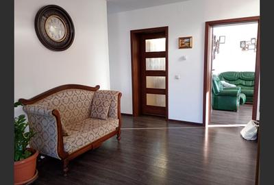 Casă cu 5 camere cu Canalizare în Central - 10