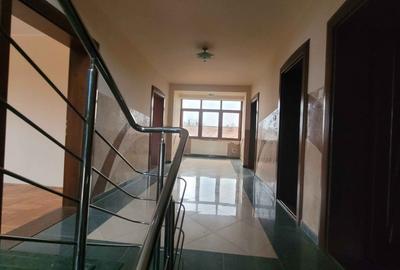 Imobil cu 3 case:C1 -3 nivele;C2-2nivele;C4-1 nivel;C3;C5;Piscina;Foisor - 10