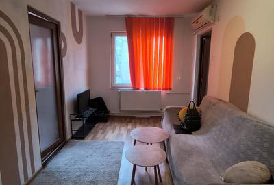 Apartament cu 2 camere semidecomandat, mobilat în Tomis Nord