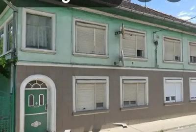 Apartament cu 2 camere decomandat în Topleț
