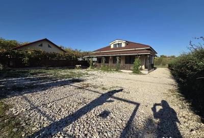 Casă cu 4 camere cu Teren 2000 Mp în Central - 10