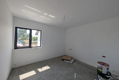 Casă cu 3 camere cu Teren 400 Mp în Central - 2