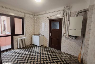 Apartament cu 4 camere decomandat în Grivița - 8