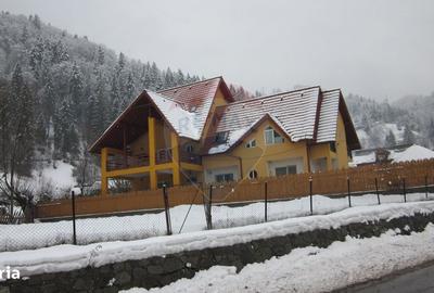 Casă cu 4 camere în Central - 2