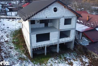 Casă cu 4 camere cu Teren 723 Mp în Central - 12