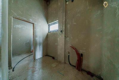 Spatiu Comercial Premium 370 mp, Vitrina 13 m, 3 Intrari Adora Par - 13