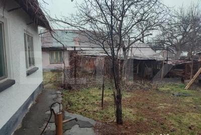 Casă cu 3 camere cu Teren 1500 Mp în Central - 1