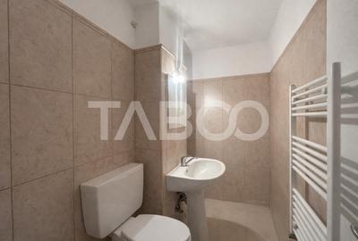 Garsoniere decomandata Zona Vasile Aron in bloc izolat termic - 3