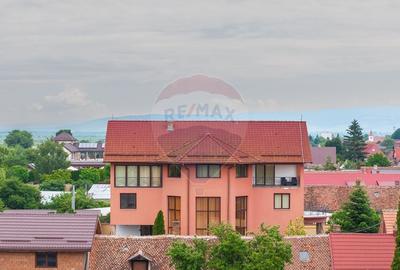 Casă individuală cu 10 camere cu Teren 1300 Mp în Hălchiu - 3