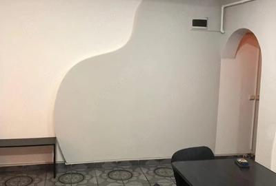 Apartament cu 3 camere semidecomandat în Central - 1