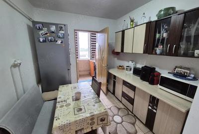 Vanzare apartament 2 camere, decomandat, zona lini?tita, strada Zambilelor - 4