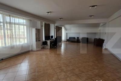 Spațiu comercial, de 308 mp, în Central - 8