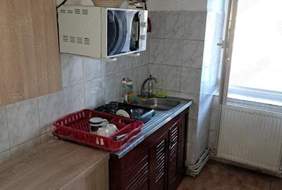 Inchiriez apartament 3 camere centru - 2