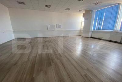 Caldire Comerciala, 1000 mp,stradal, locuri de parcare, zona - 26