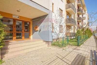 Apartament cu 3 camere decomandat, mobilat în Tractorul - 15