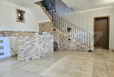 Casă cu 5 camere cu Teren 1000 Mp în Dumbrăvița