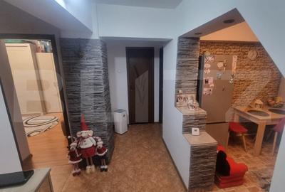 Apartament 3 camere, decomandat, 54 mp utili - Zona Brestei