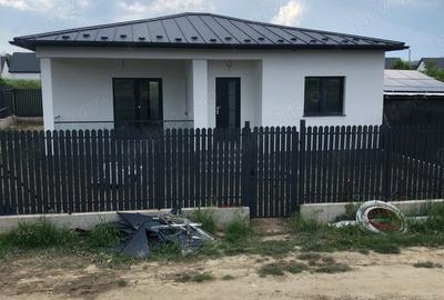 Casă cu Teren 270 Mp în Hemeiuș - 1