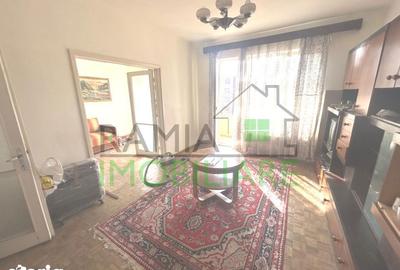 Apartament cu 2 camere decomandat în Tractorul
