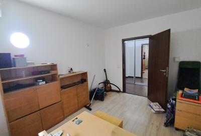 Apartament 3 camere, renovat, poziție retrasă (nu la bulevard) – Metrou 500 m - 58