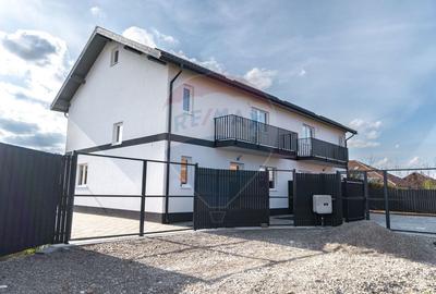 Casă cu 5 camere cu Teren 317 Mp în Tărlungeni