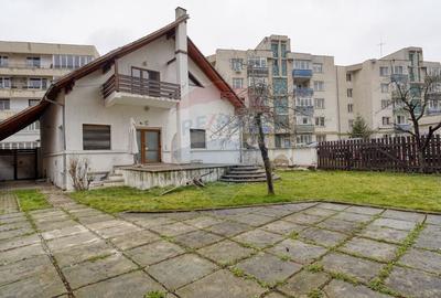 Casă cu 9 camere cu Teren 542 Mp în Centrul Civic - 20